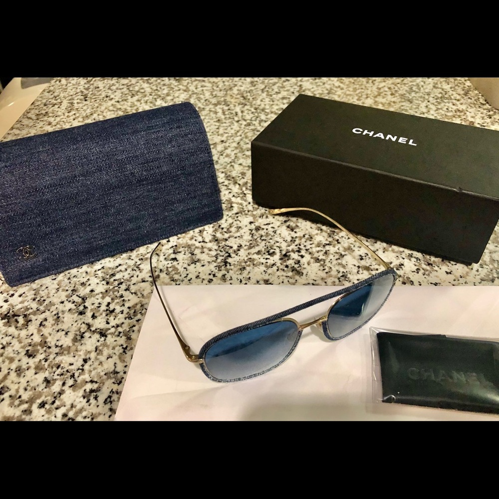Limited edition Chanel glasses + denning clutch - Picture 1 of 2